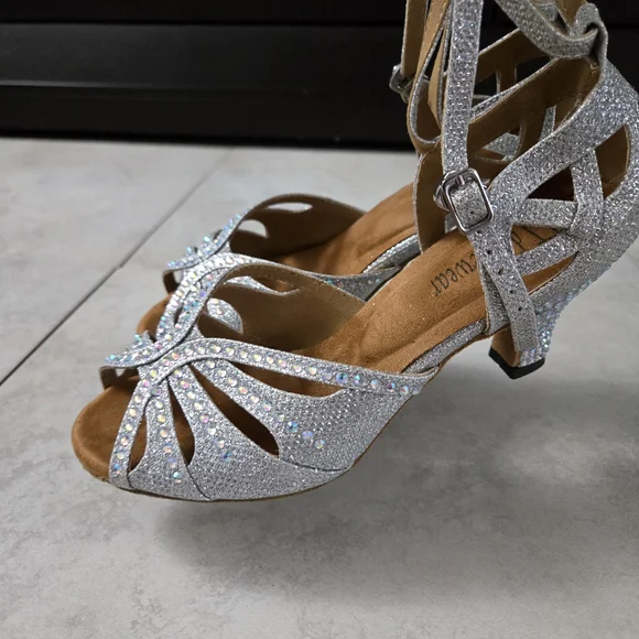 Silver TT Dancewear Ballroom Shoes w/ Quick Release – Size 6 - 2.5" Heel - Picture 4 of 7